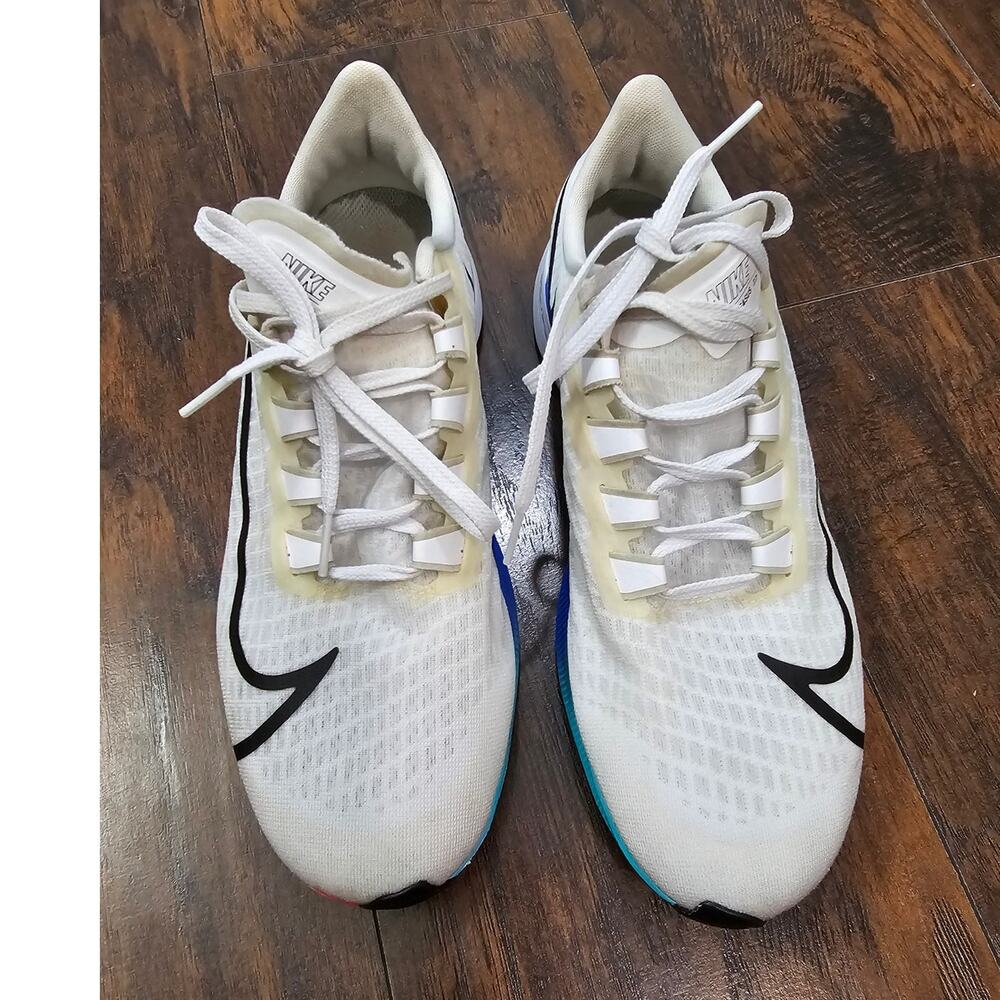 Nike White and Black Women's Sneakers